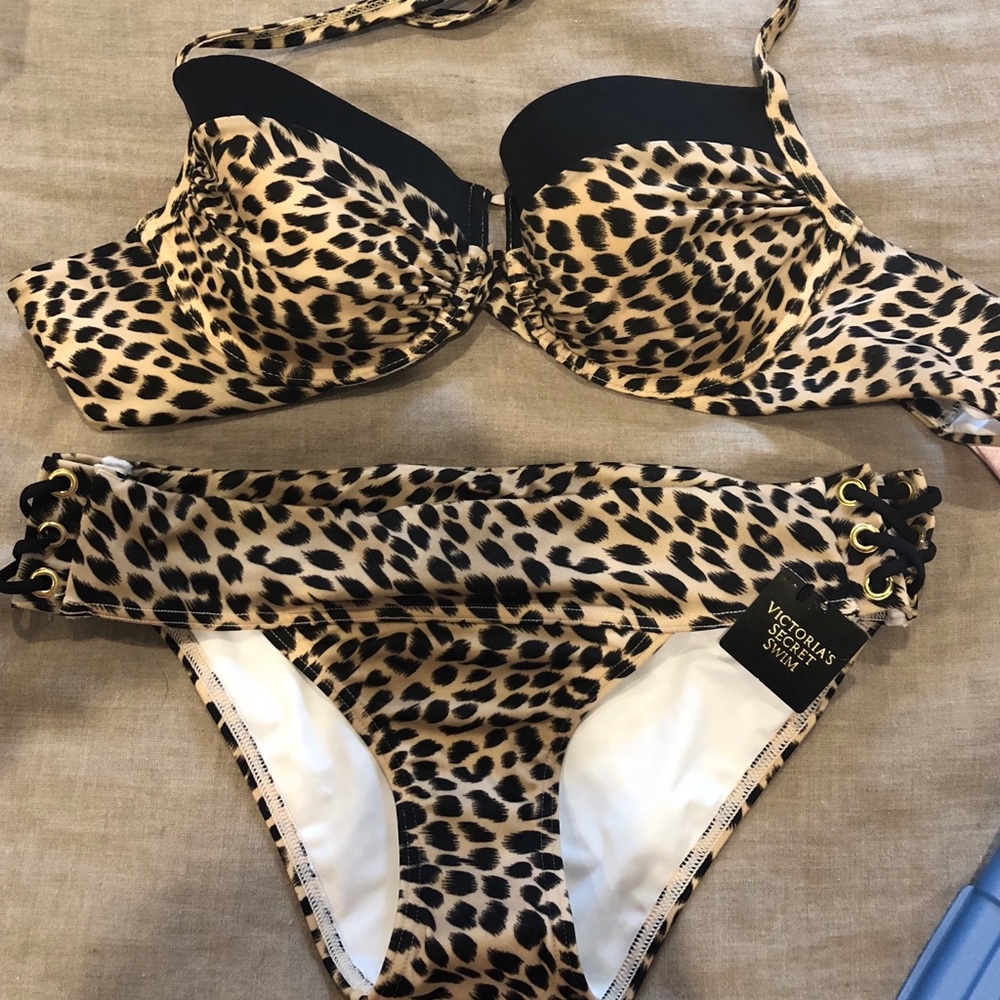 Sexy VS bathing suit. Never worn🤷🏽‍♀️